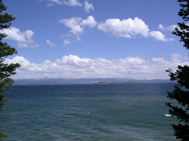 images/Yellowstone Lake (4).jpg